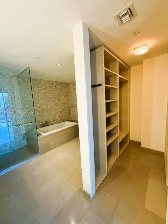 For Rent: $6,400 (2 beds, 2 baths, 1202 Square Feet)