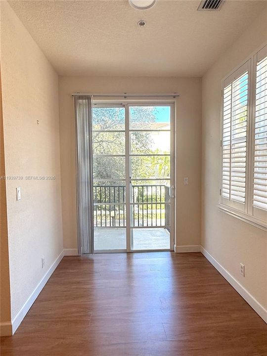 For Sale: $480,000 (3 beds, 3 baths, 1760 Square Feet)