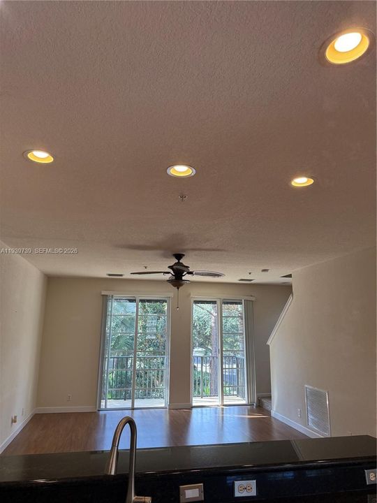 For Sale: $480,000 (3 beds, 3 baths, 1760 Square Feet)