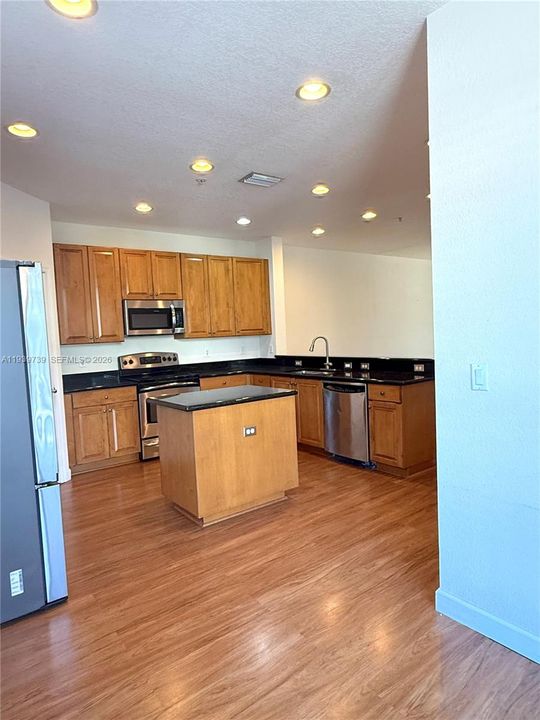 For Sale: $480,000 (3 beds, 3 baths, 1760 Square Feet)