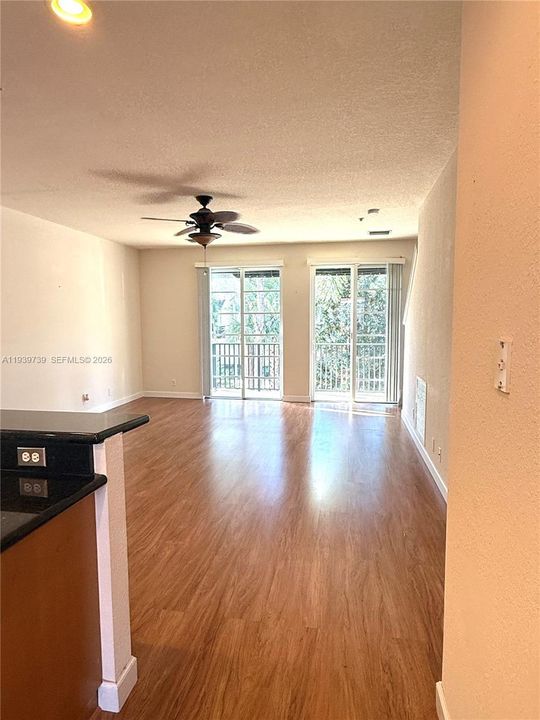 For Sale: $480,000 (3 beds, 3 baths, 1760 Square Feet)