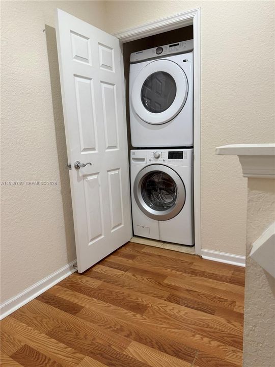 For Sale: $480,000 (3 beds, 3 baths, 1760 Square Feet)