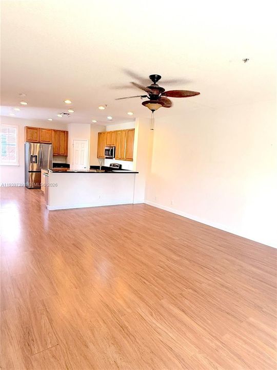 For Sale: $480,000 (3 beds, 3 baths, 1760 Square Feet)