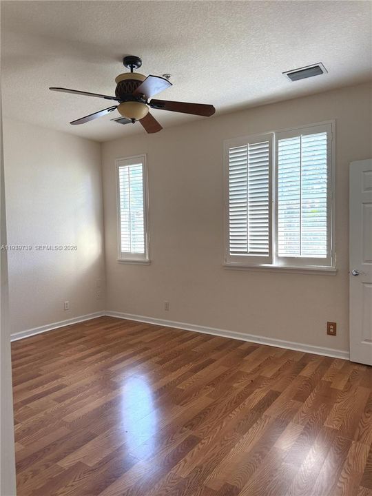 For Sale: $480,000 (3 beds, 3 baths, 1760 Square Feet)