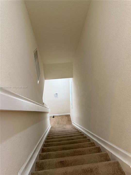 For Sale: $480,000 (3 beds, 3 baths, 1760 Square Feet)