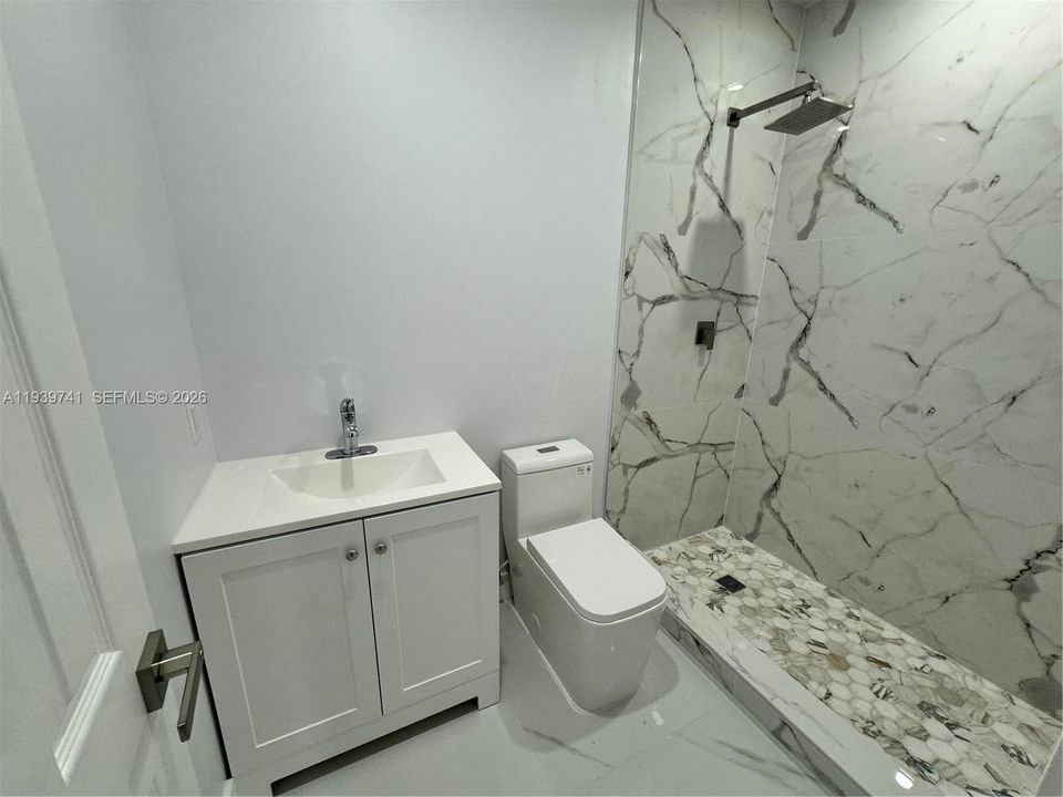 En Venta: $486,900 (3 camas, 2 baños, 893 Pies cuadrados)