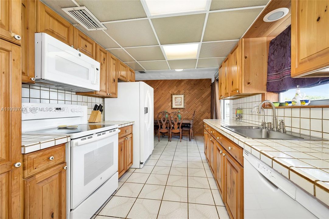 На продажу: $472,900 (3 спален, 1 ванн, 1056 Квадратных фут)