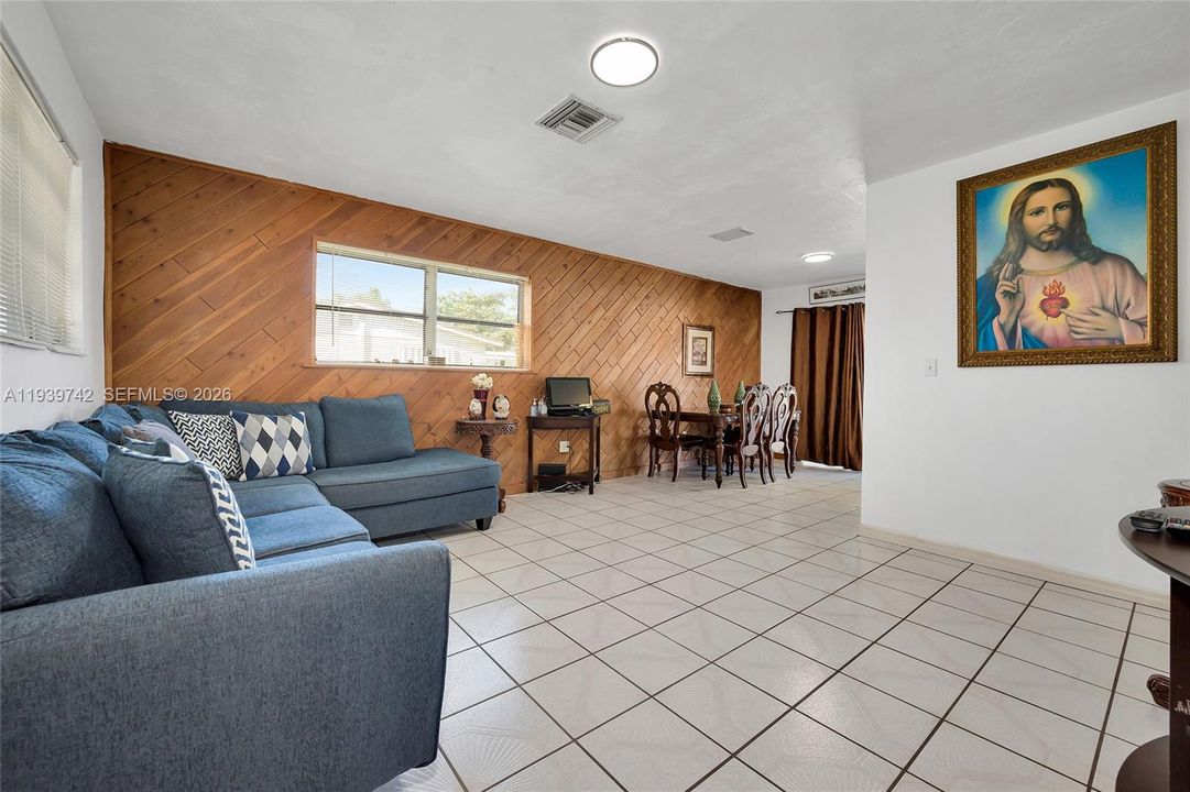 На продажу: $472,900 (3 спален, 1 ванн, 1056 Квадратных фут)