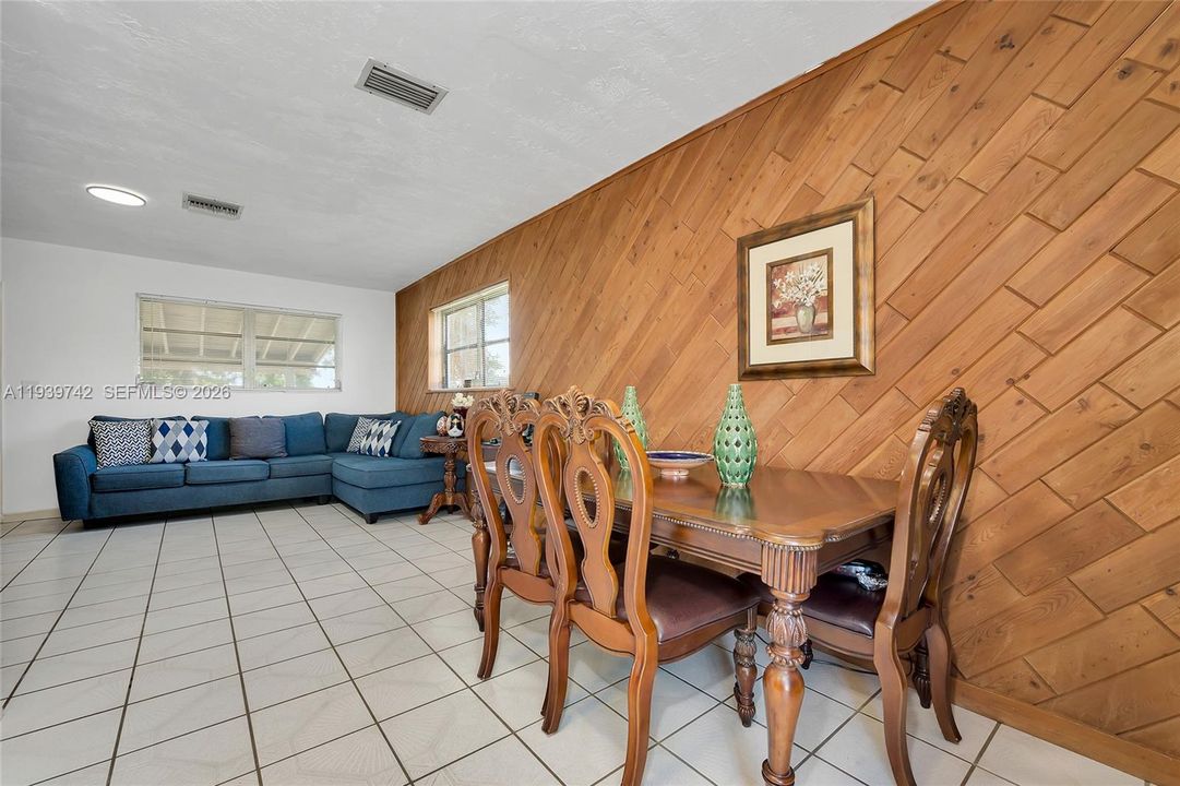 На продажу: $472,900 (3 спален, 1 ванн, 1056 Квадратных фут)