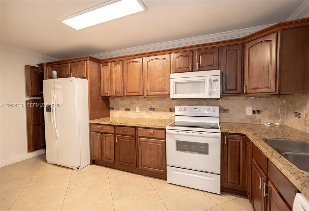 For Rent: $3,700 (2 beds, 2 baths, 1810 Square Feet)