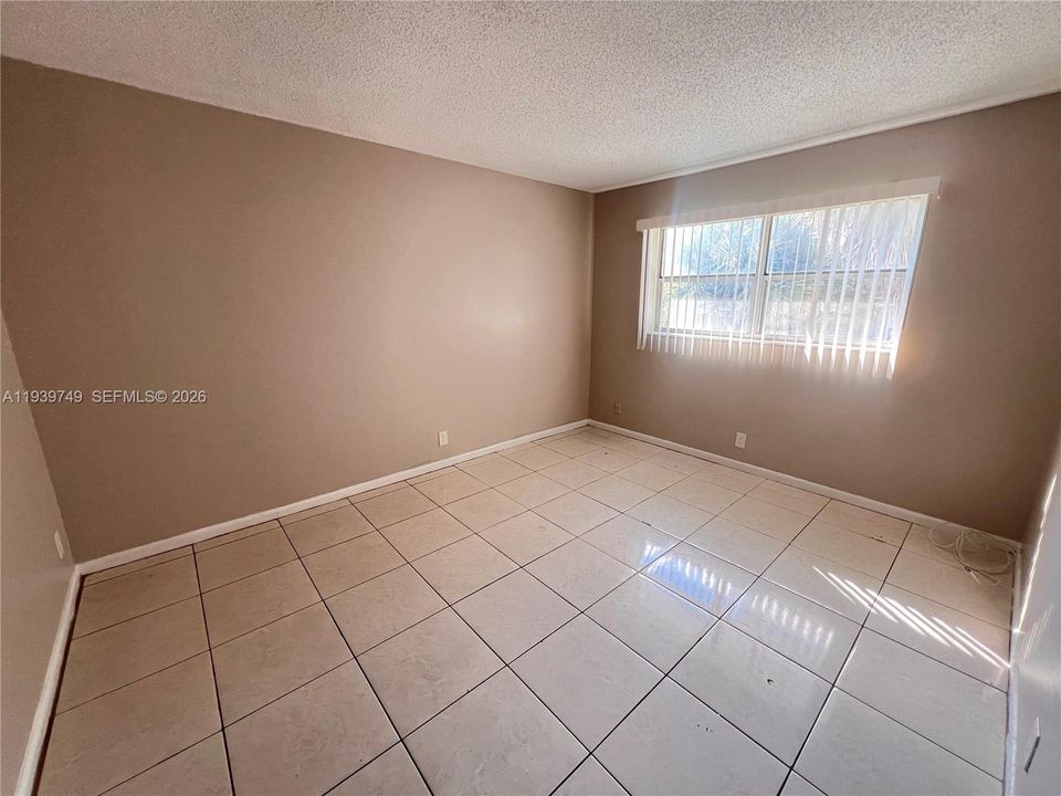 出租: $1,700 (2 贝兹, 2 浴室, 894 平方英尺)