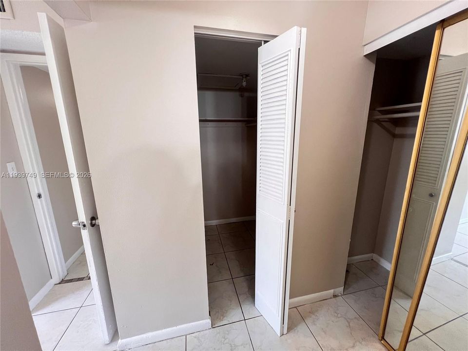 出租: $1,700 (2 贝兹, 2 浴室, 894 平方英尺)