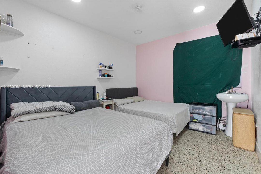 For Sale: $565,000 (3 beds, 1 baths, 1302 Square Feet)