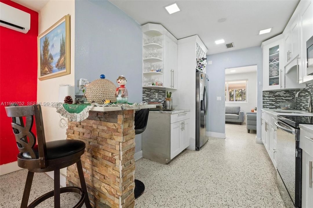 For Sale: $565,000 (3 beds, 1 baths, 1302 Square Feet)