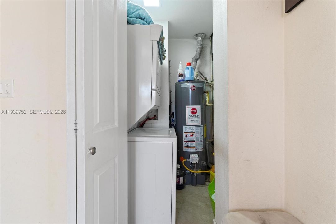 For Sale: $565,000 (3 beds, 1 baths, 1302 Square Feet)