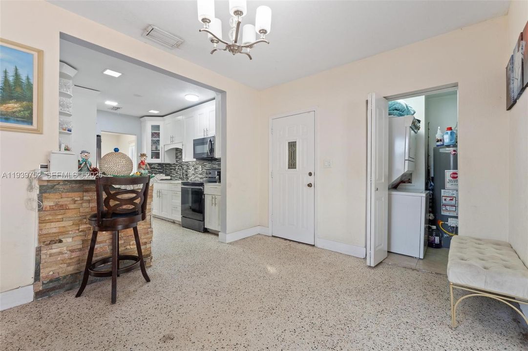 For Sale: $565,000 (3 beds, 1 baths, 1302 Square Feet)