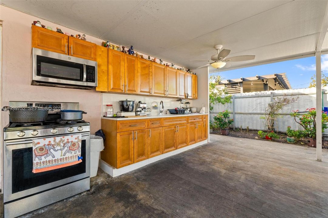 For Sale: $565,000 (3 beds, 1 baths, 1302 Square Feet)