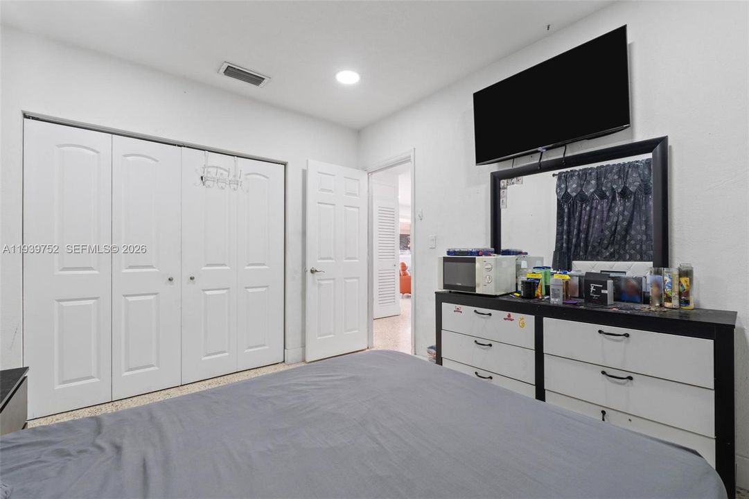 For Sale: $565,000 (3 beds, 1 baths, 1302 Square Feet)