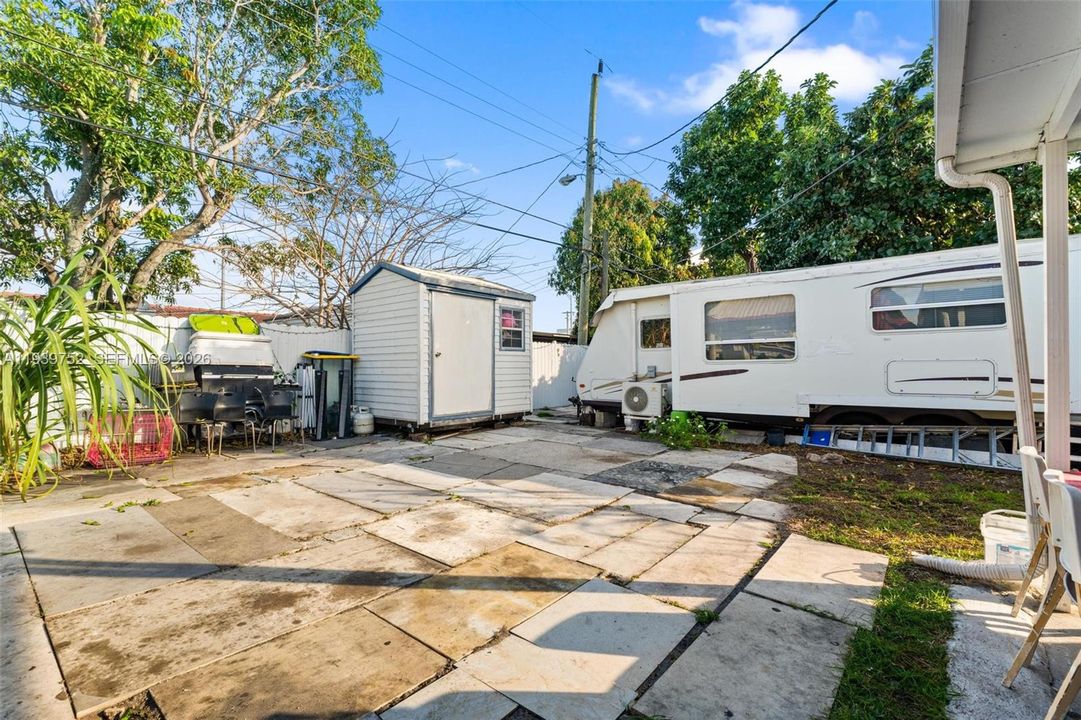 For Sale: $565,000 (3 beds, 1 baths, 1302 Square Feet)