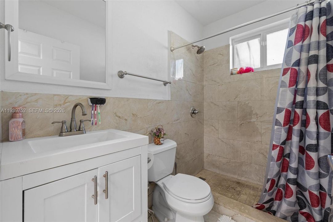 For Sale: $565,000 (3 beds, 1 baths, 1302 Square Feet)