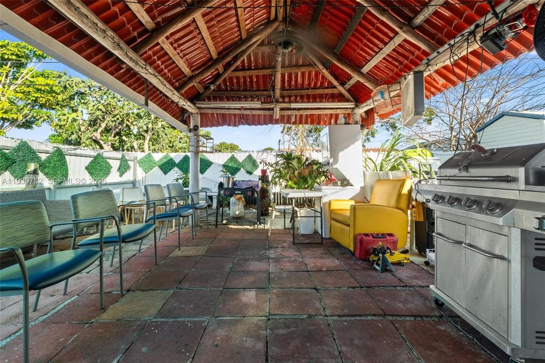 For Sale: $565,000 (3 beds, 1 baths, 1302 Square Feet)