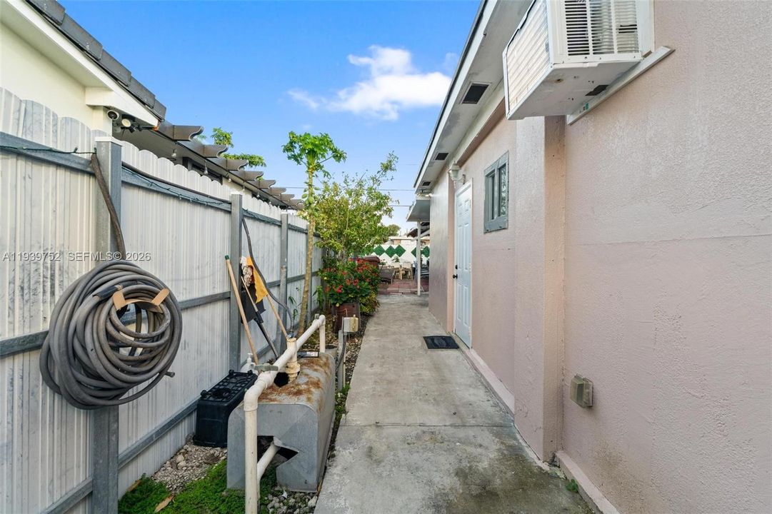 For Sale: $565,000 (3 beds, 1 baths, 1302 Square Feet)