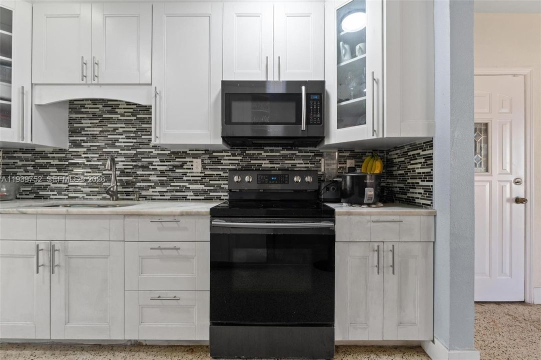 For Sale: $565,000 (3 beds, 1 baths, 1302 Square Feet)