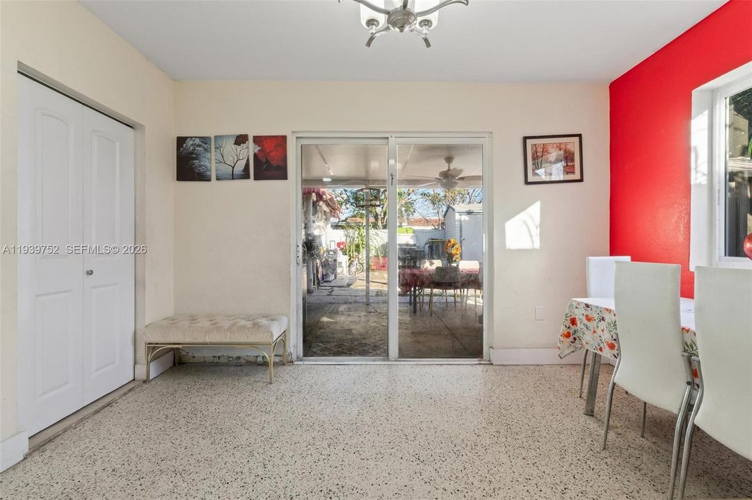 For Sale: $565,000 (3 beds, 1 baths, 1302 Square Feet)