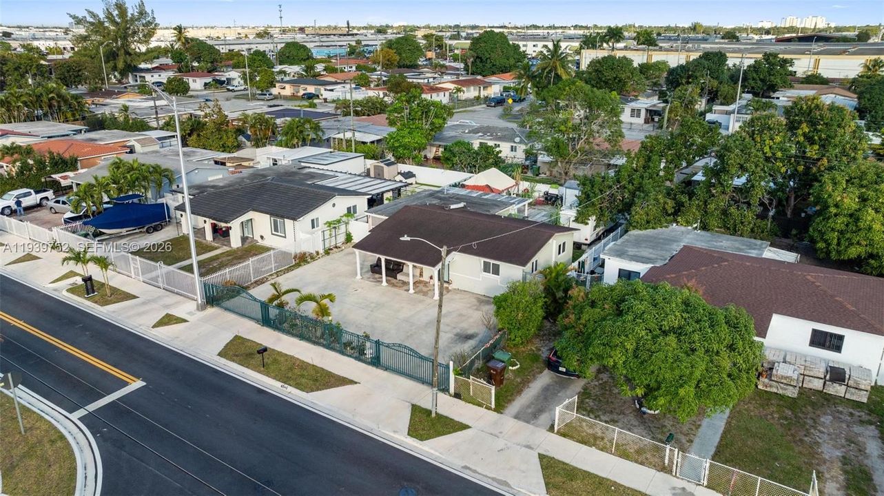 For Sale: $565,000 (3 beds, 1 baths, 1302 Square Feet)