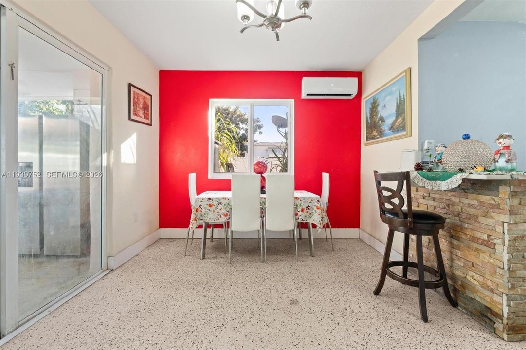 For Sale: $565,000 (3 beds, 1 baths, 1302 Square Feet)