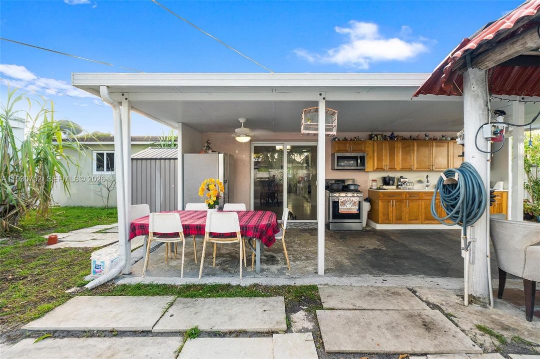 For Sale: $565,000 (3 beds, 1 baths, 1302 Square Feet)