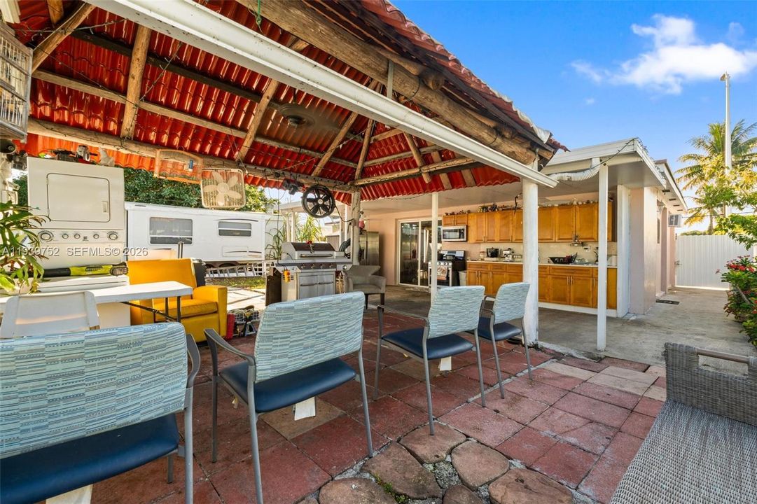 For Sale: $565,000 (3 beds, 1 baths, 1302 Square Feet)