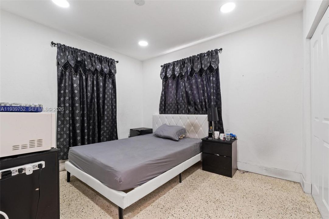 For Sale: $565,000 (3 beds, 1 baths, 1302 Square Feet)