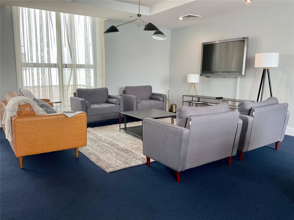 En Venta: $365,000 (2 camas, 2 baños, 1115 Pies cuadrados)