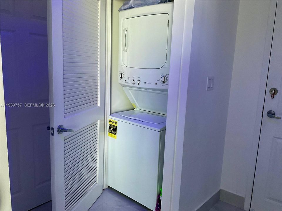 En Venta: $365,000 (2 camas, 2 baños, 1115 Pies cuadrados)