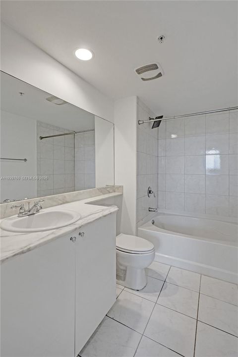 For Rent: $2,775 (2 beds, 2 baths, 1062 Square Feet)