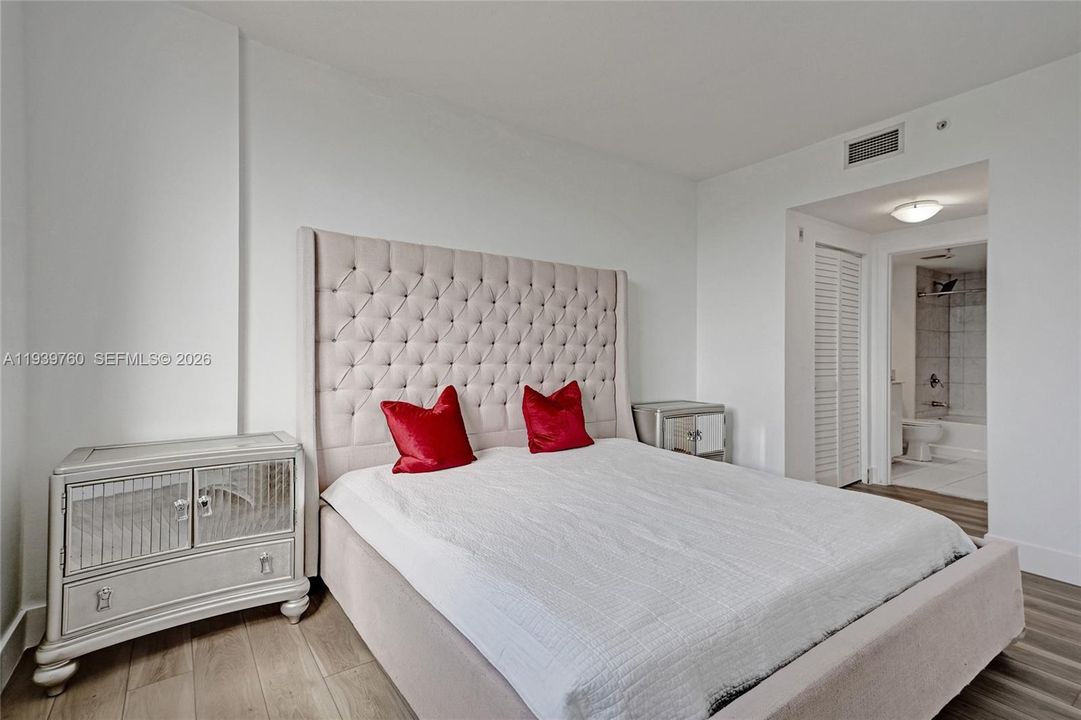 For Rent: $2,775 (2 beds, 2 baths, 1062 Square Feet)