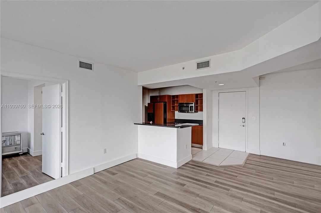 For Rent: $2,775 (2 beds, 2 baths, 1062 Square Feet)