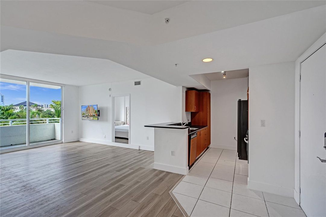 For Rent: $2,775 (2 beds, 2 baths, 1062 Square Feet)