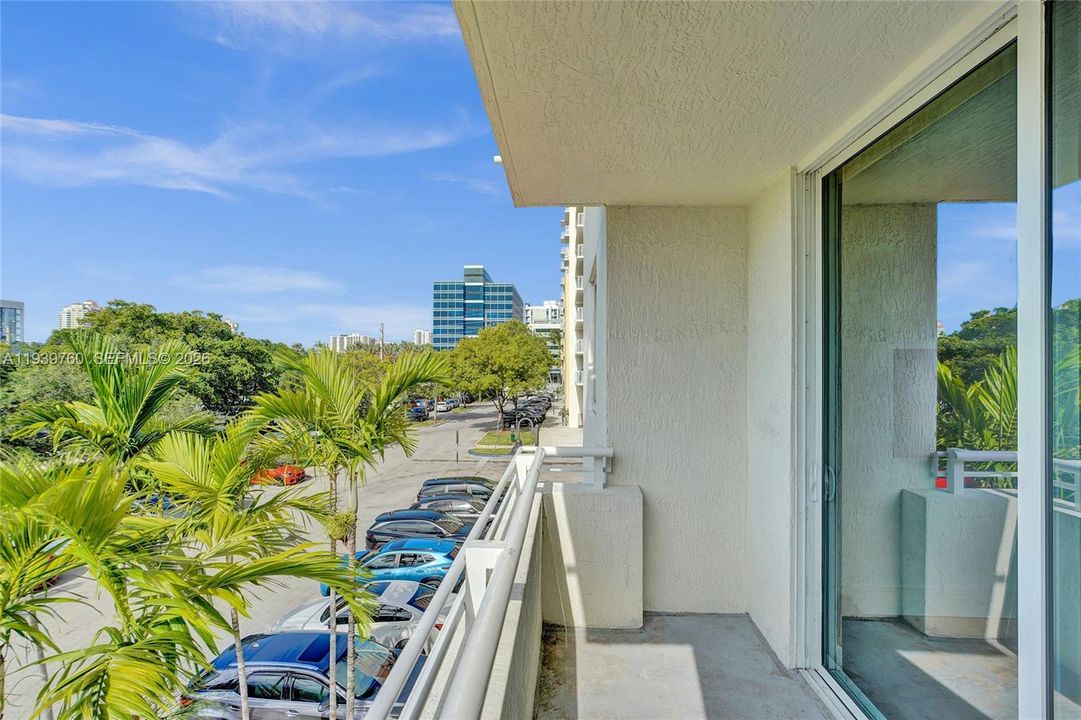 For Rent: $2,775 (2 beds, 2 baths, 1062 Square Feet)