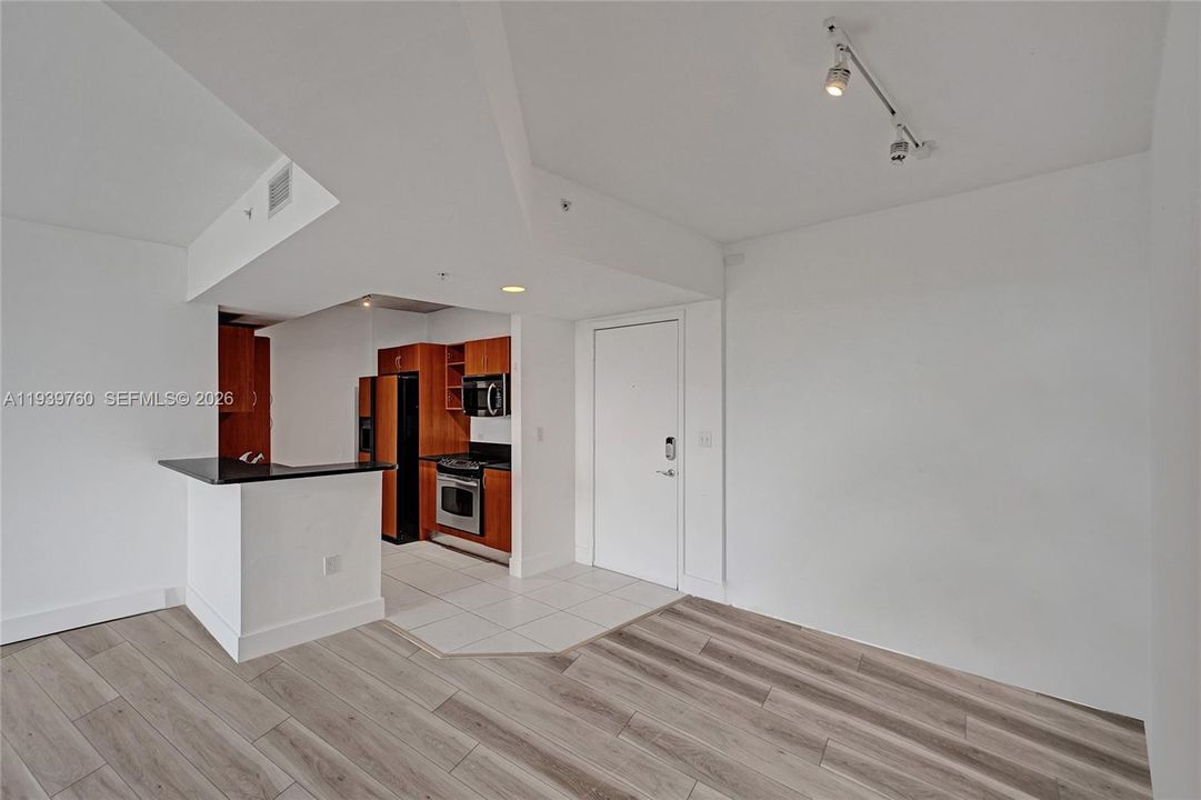 For Rent: $2,775 (2 beds, 2 baths, 1062 Square Feet)