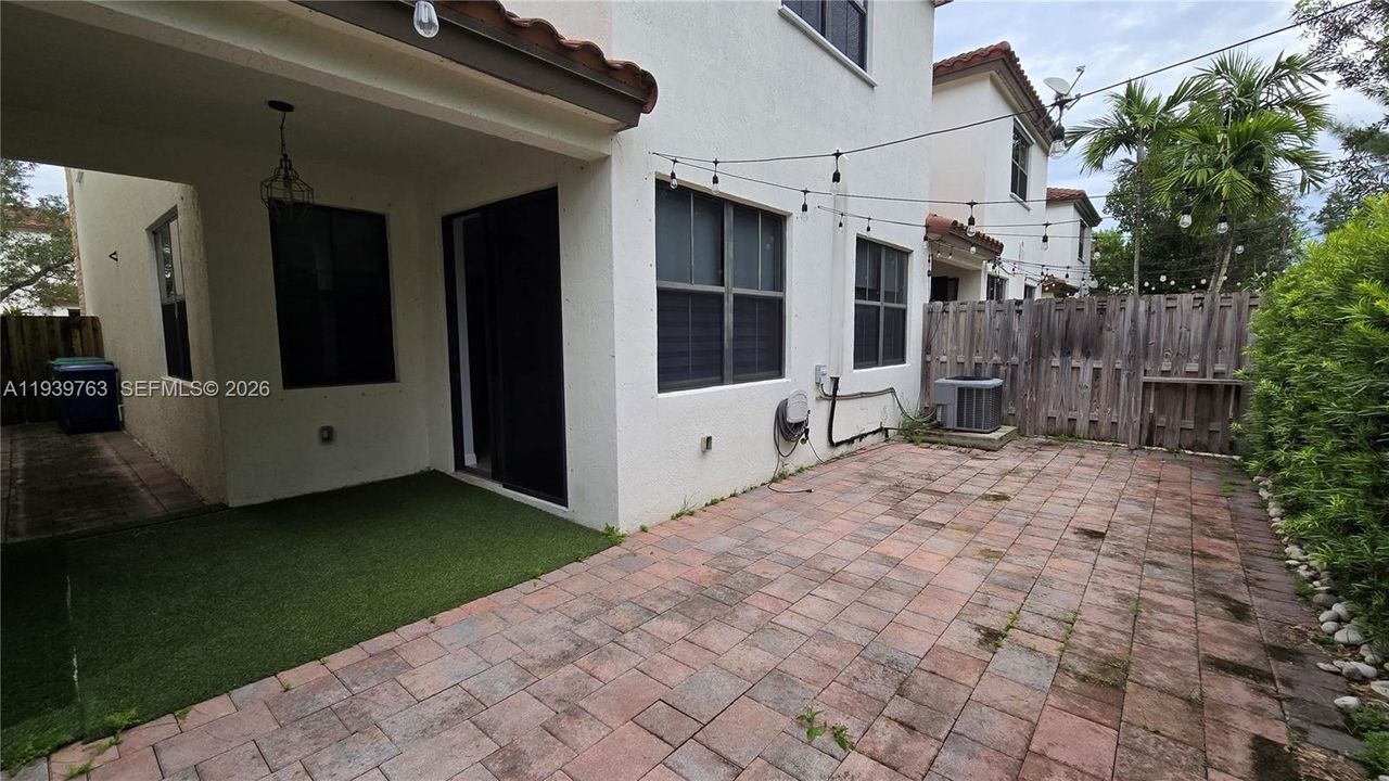 For Rent: $4,325 (4 beds, 3 baths, 2170 Square Feet)