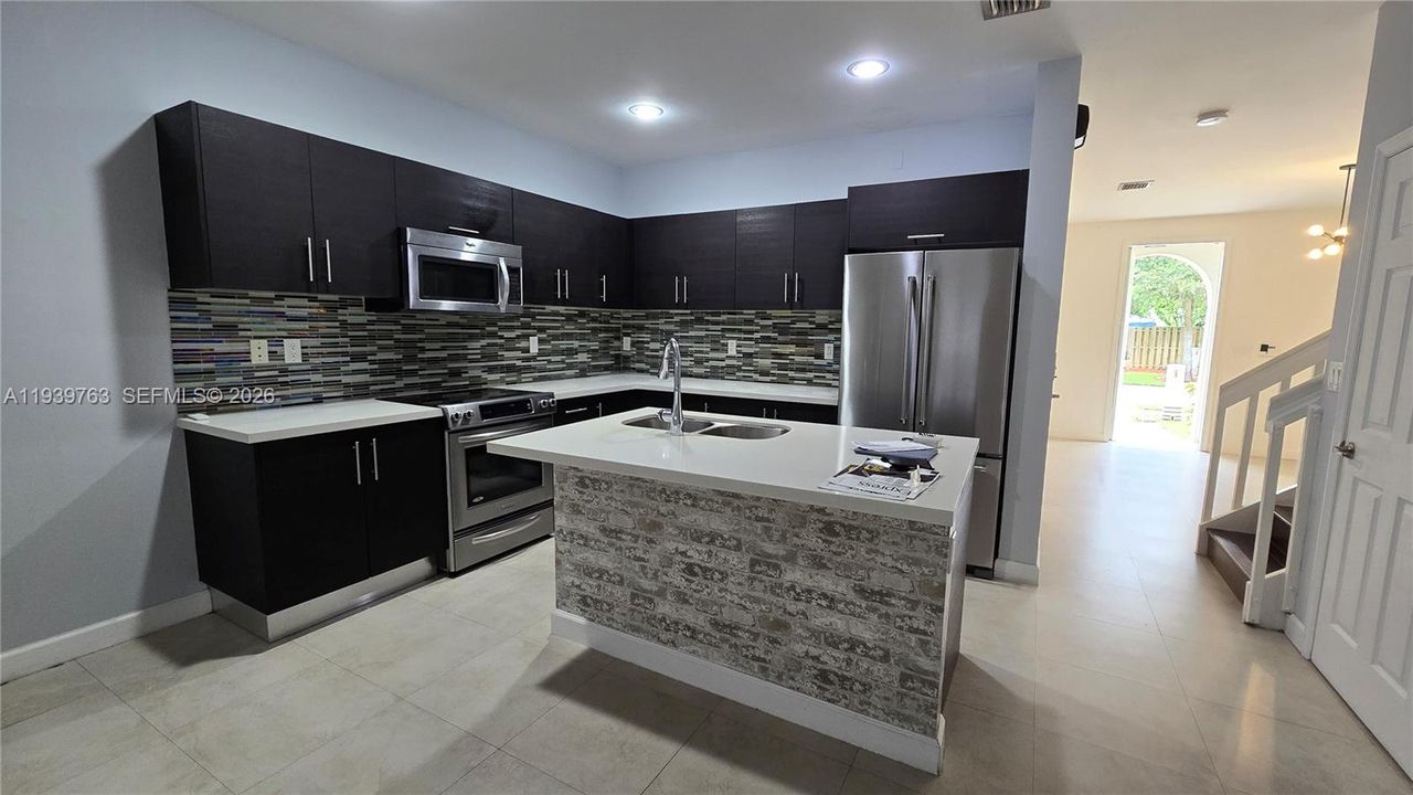 For Rent: $4,325 (4 beds, 3 baths, 2170 Square Feet)