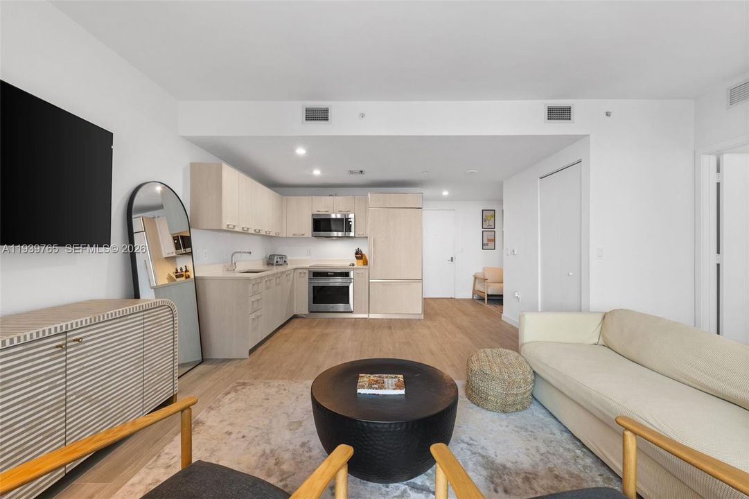 For Rent: $4,150 (1 beds, 2 baths, 792 Square Feet)