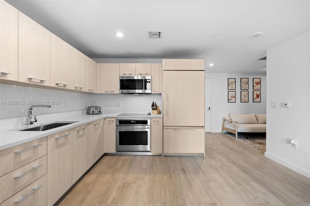 For Rent: $4,150 (1 beds, 2 baths, 792 Square Feet)