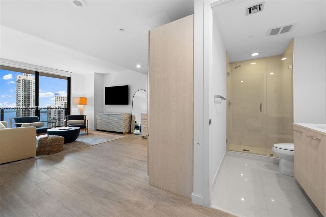 For Rent: $4,150 (1 beds, 2 baths, 792 Square Feet)