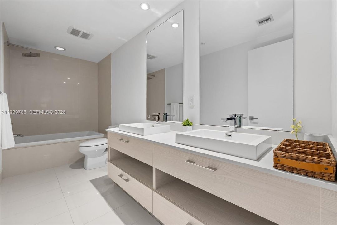 For Rent: $4,150 (1 beds, 2 baths, 792 Square Feet)