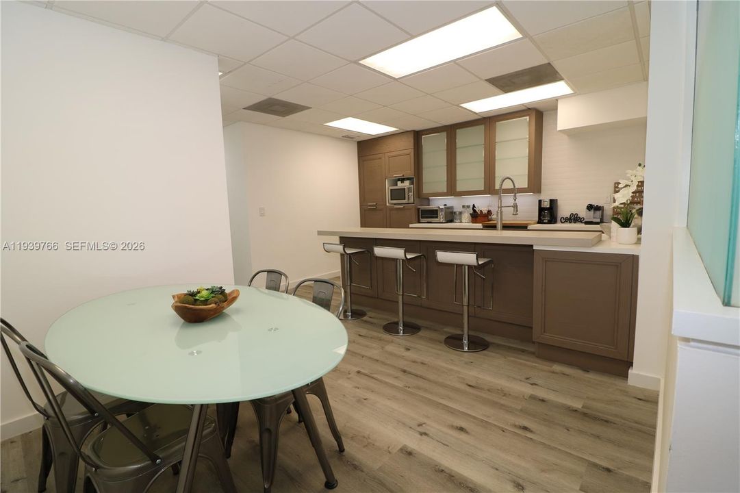 В аренду: $1,000 (0 спален, 0 ванн, 0 Квадратных фут)