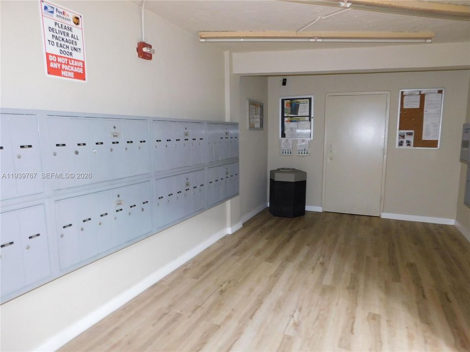 For Rent: $2,500 (3 beds, 2 baths, 1040 Square Feet)