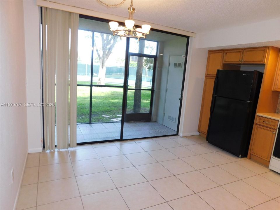 LARGE KITCHEN ROOM FOR DINING TABLE AND CHAIRS